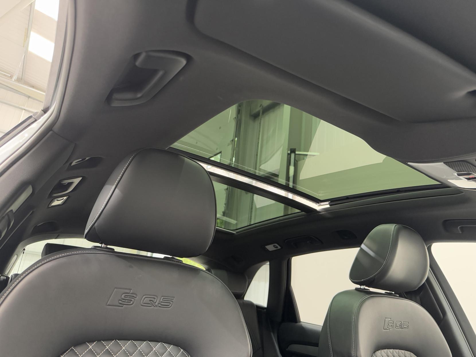 Audi SQ5 view 23