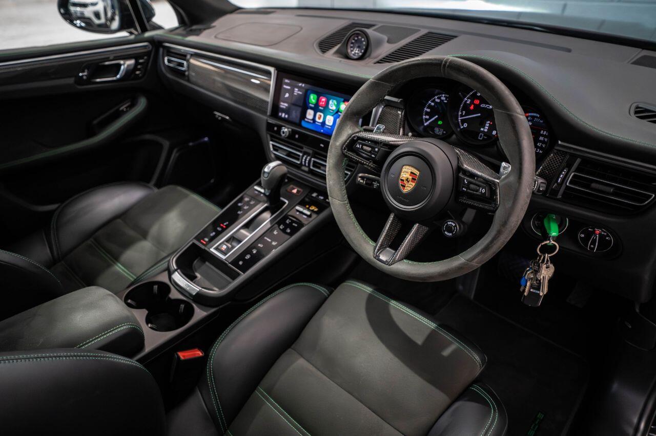 Porsche Macan view 16