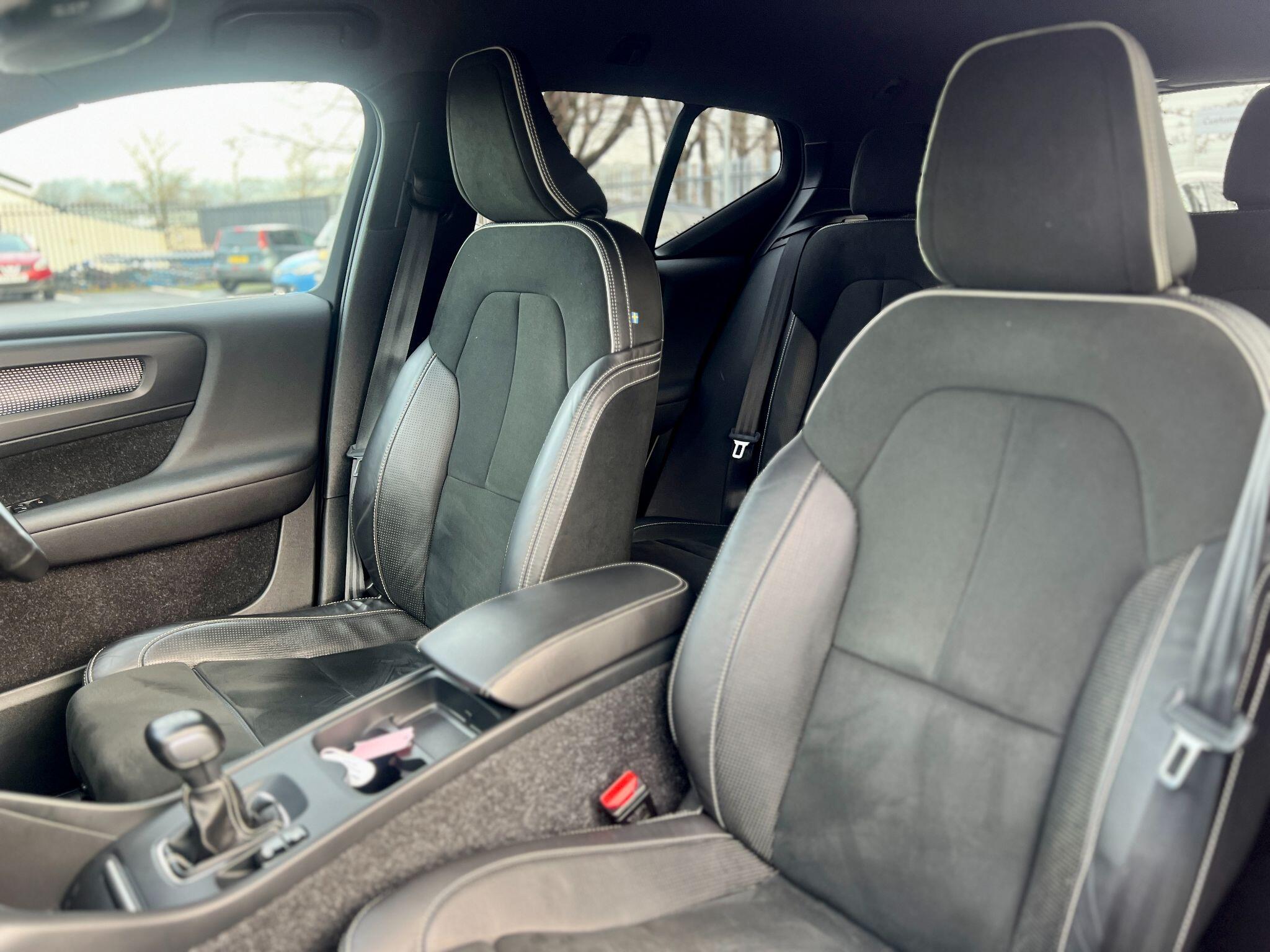 Volvo XC40 view 40