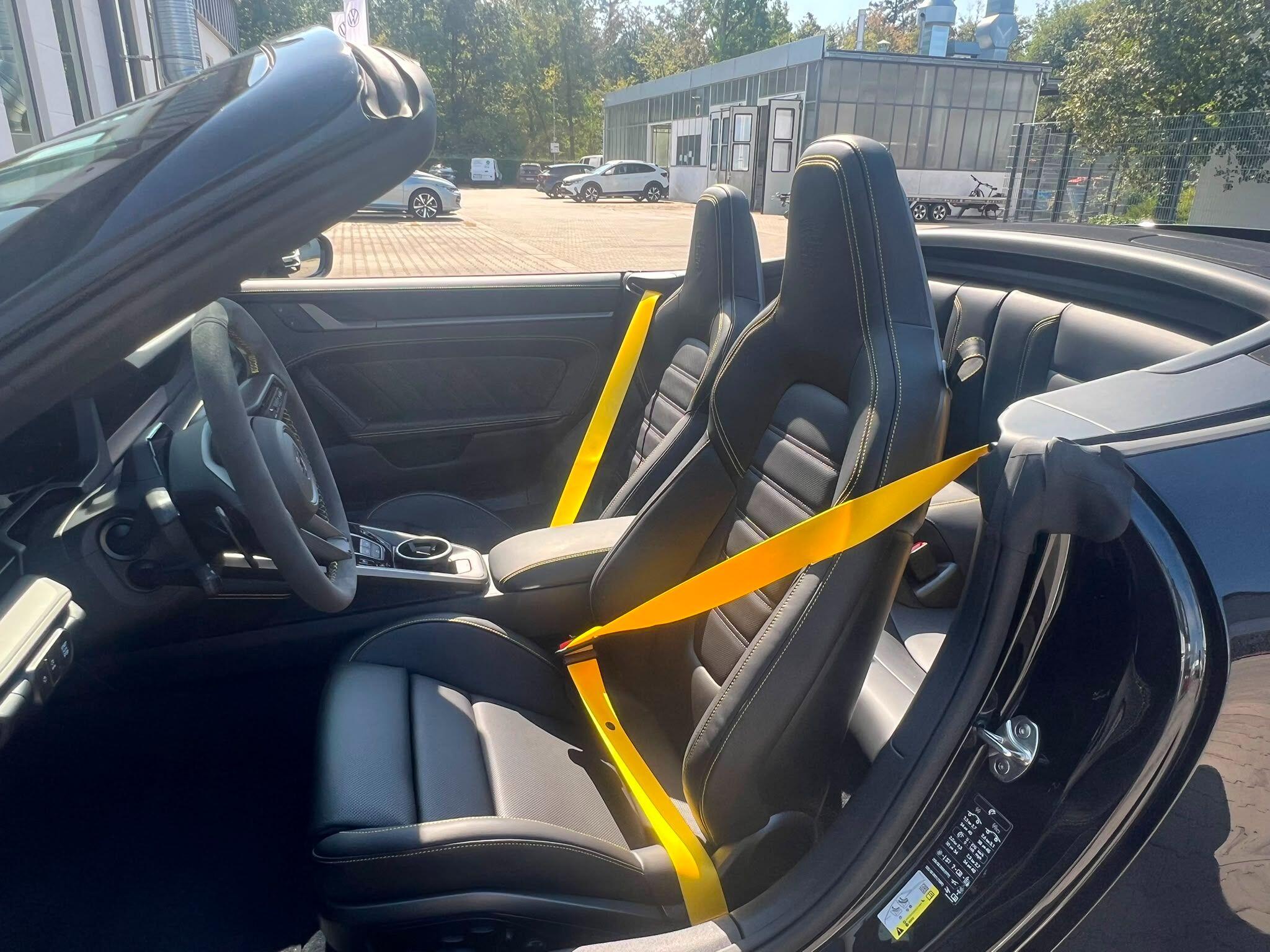 Porsche 911 view 15