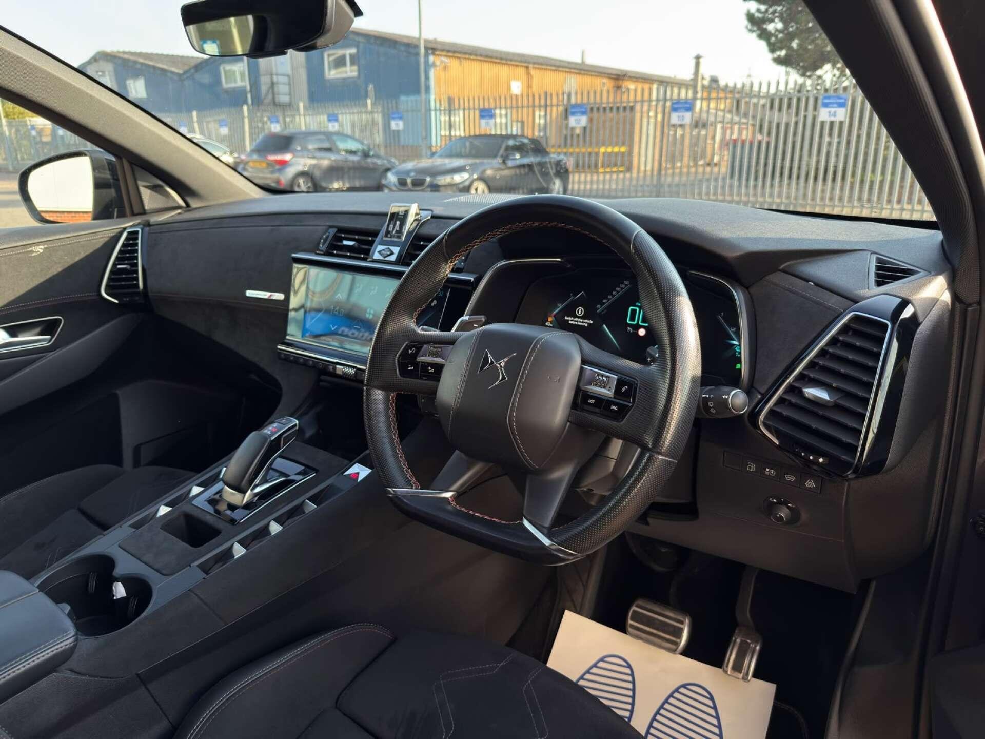 DS Automobiles DS 7 Crossback view 10