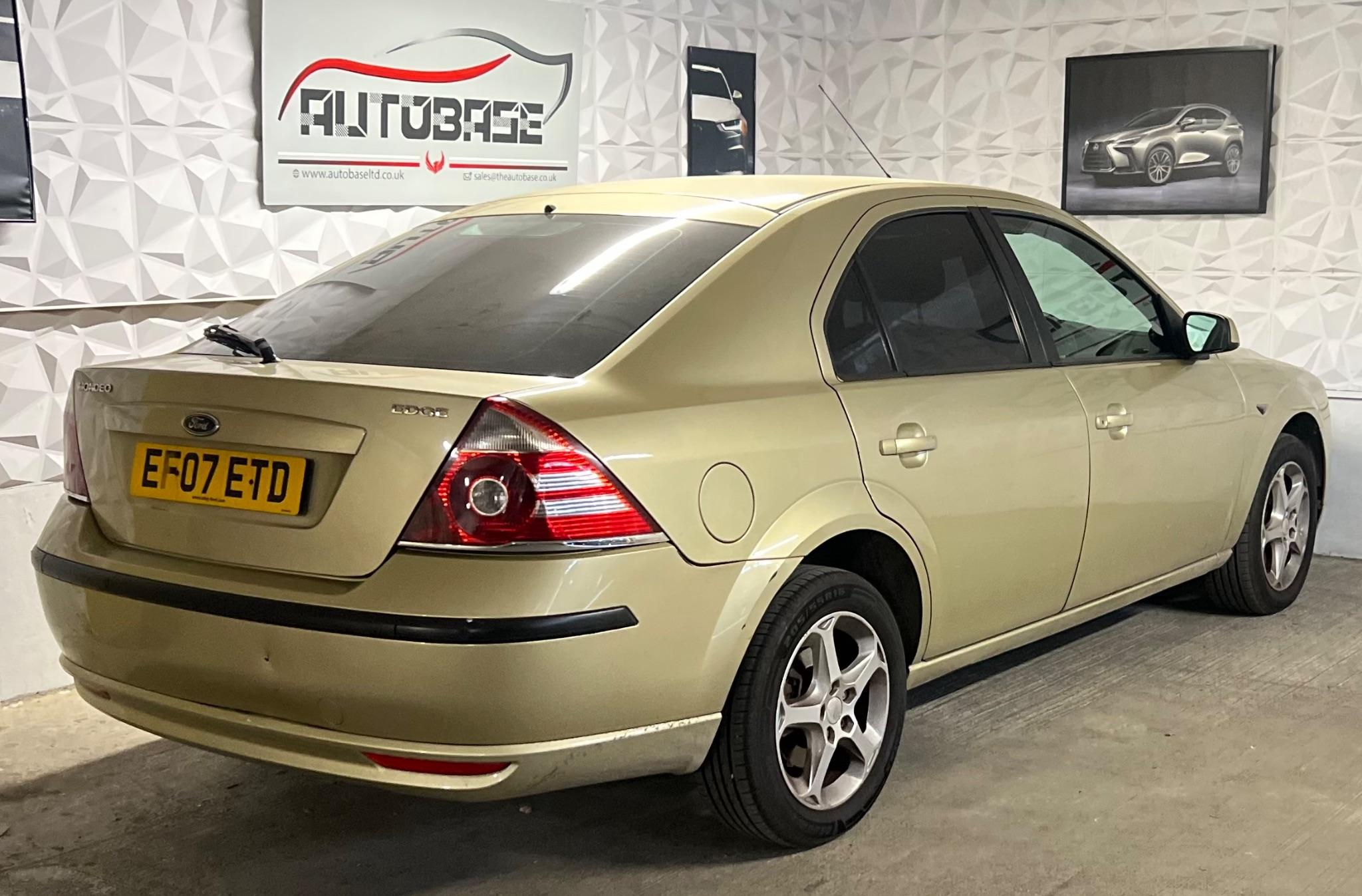 Ford Mondeo view 5