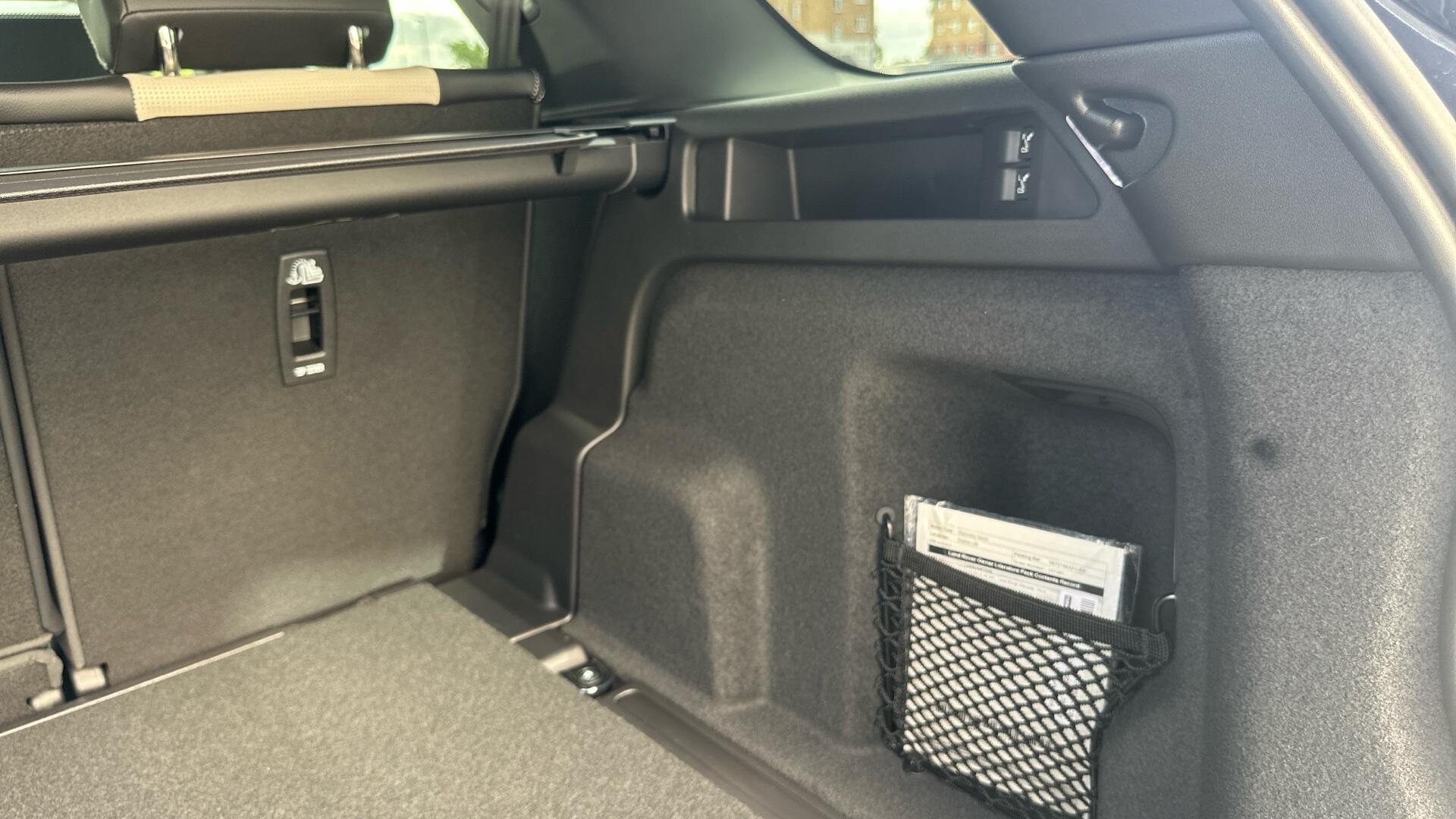 Land Rover Discovery Sport view 26