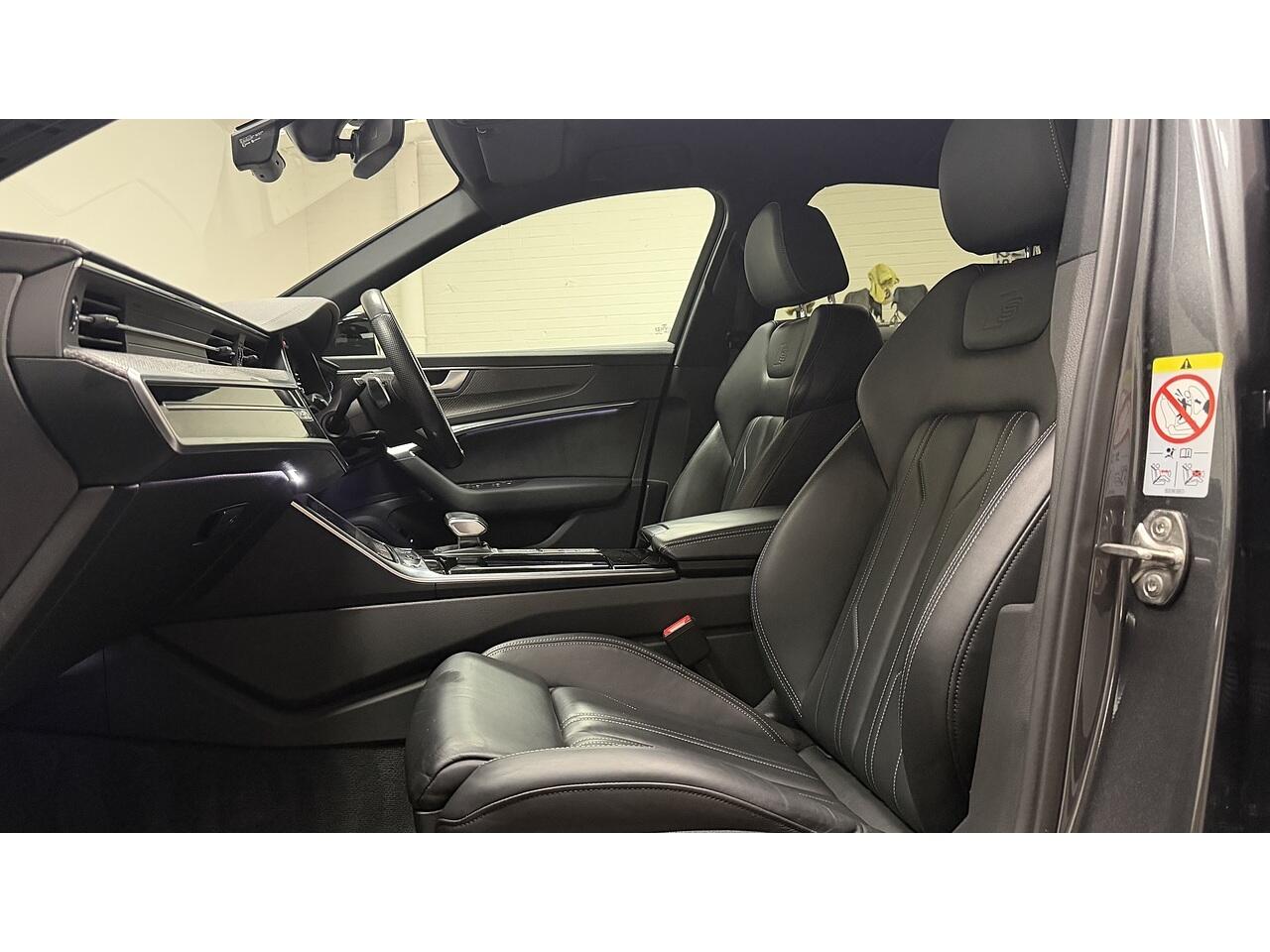 Audi A6 view 14