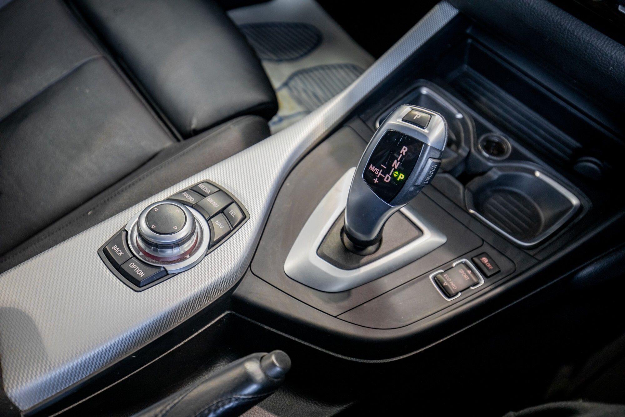 BMW 1 Series view 25