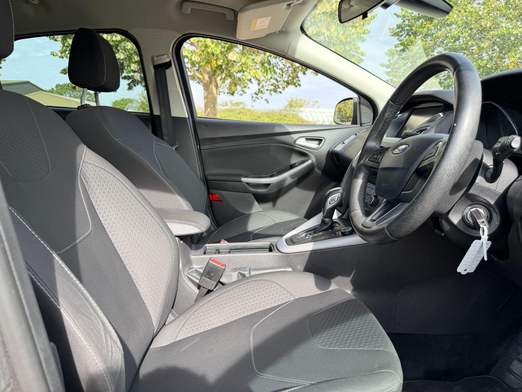 Ford Focus view 18