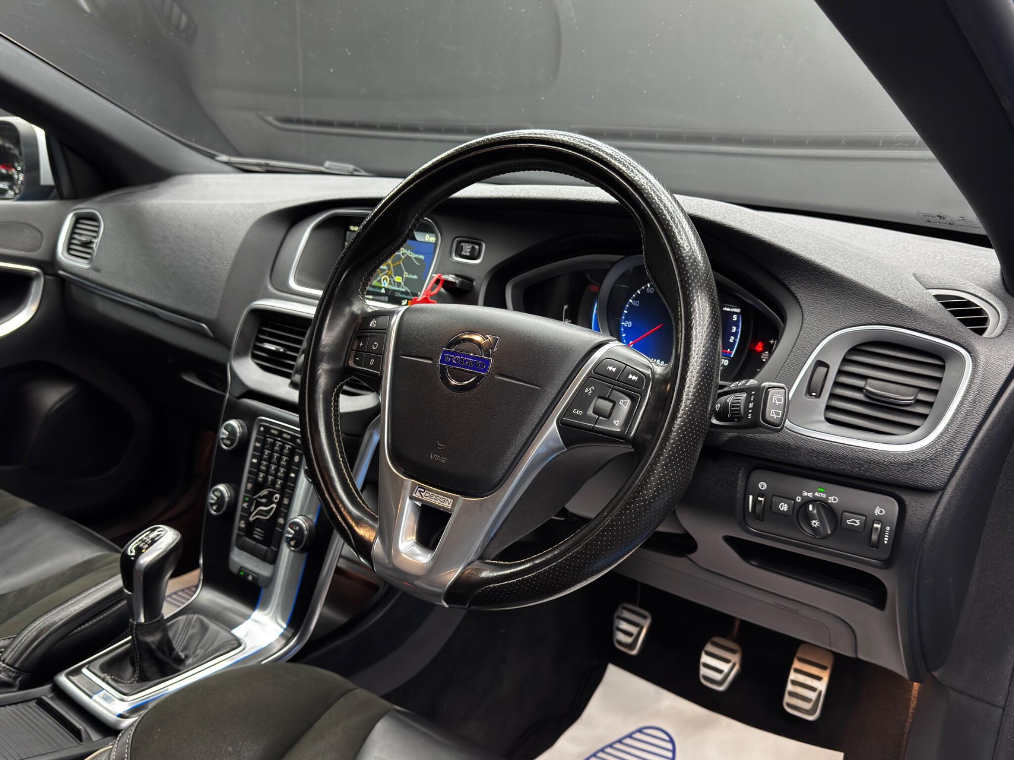 Volvo V40 view 9