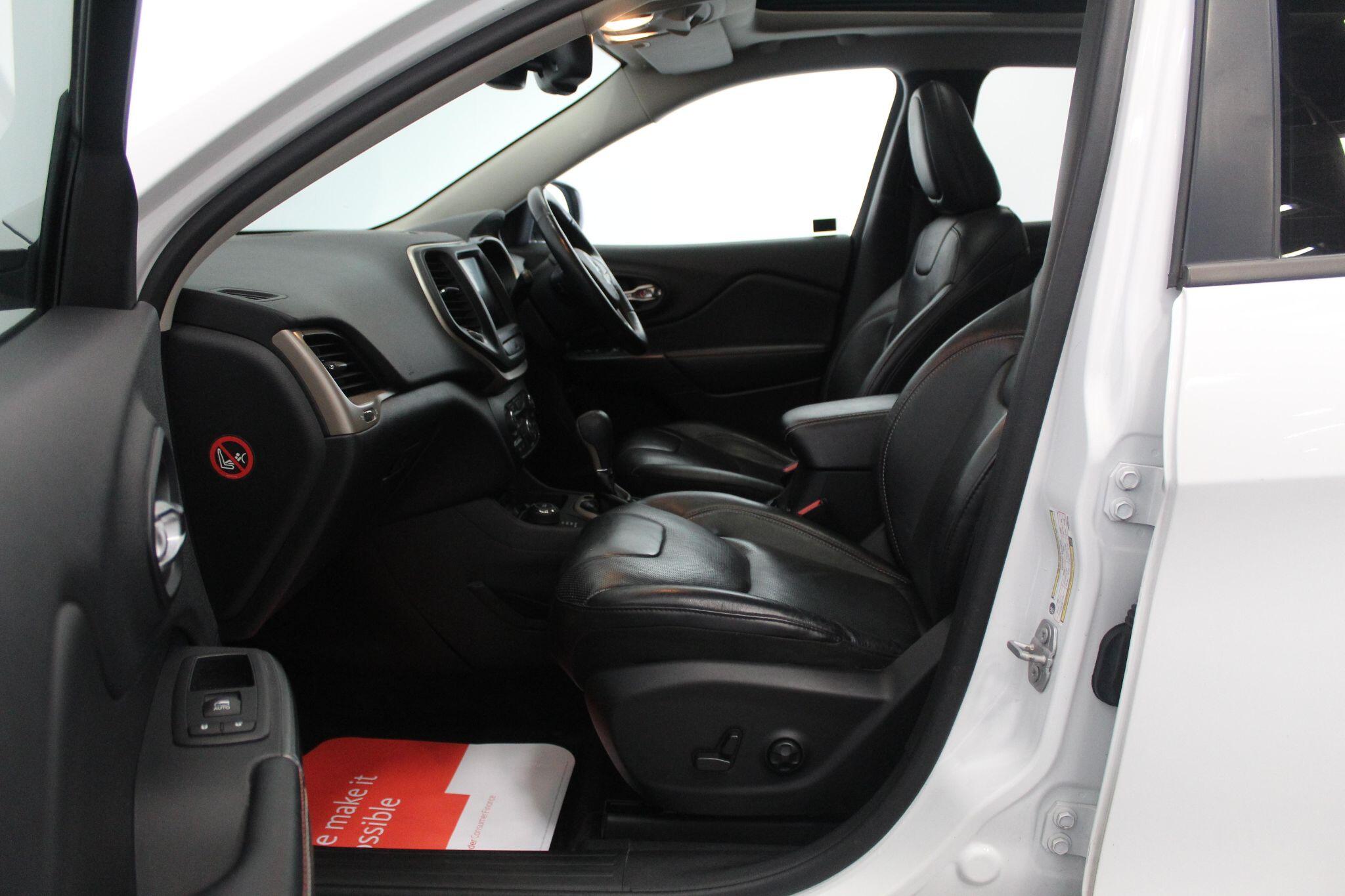 Jeep Cherokee view 53