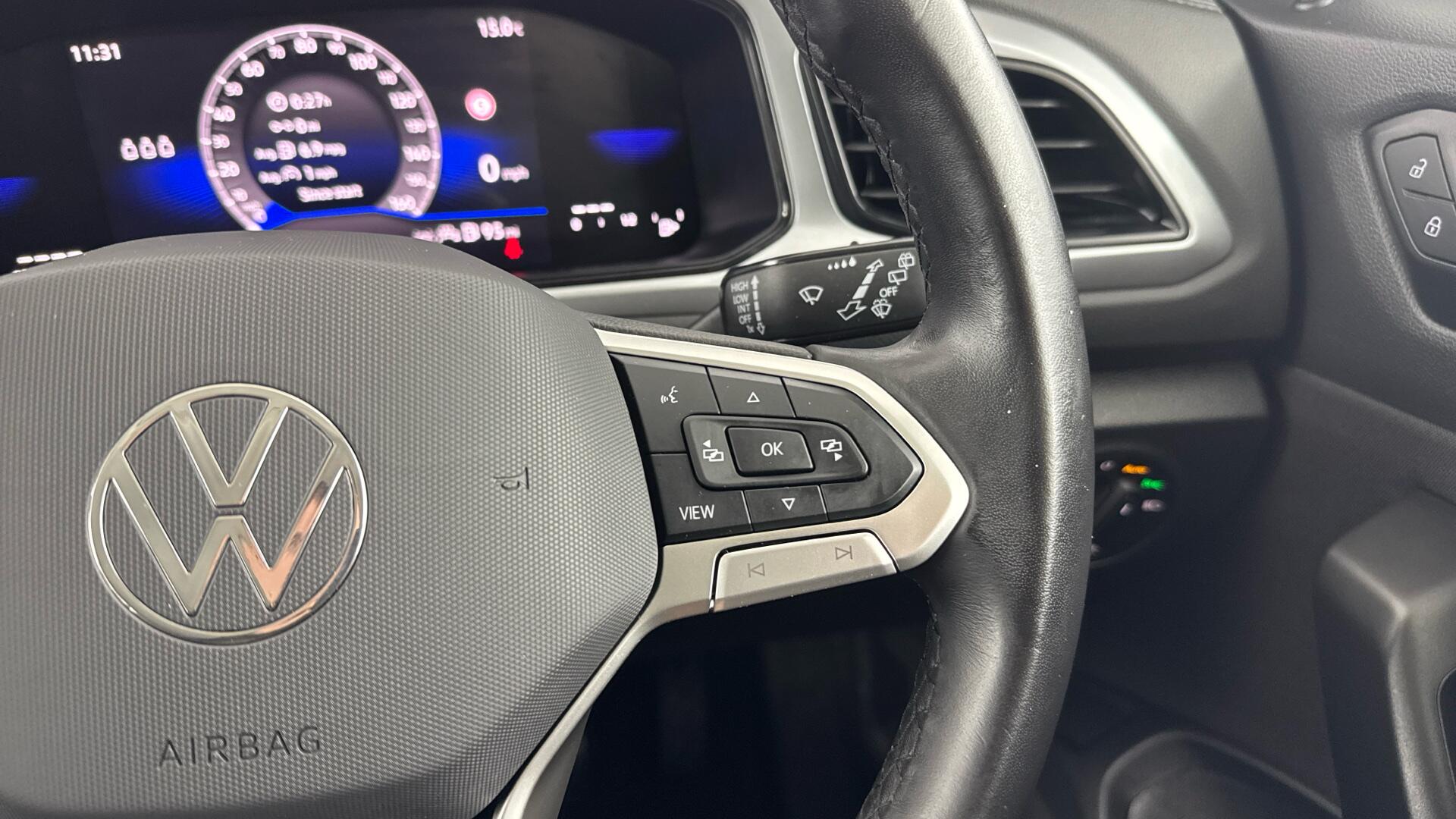 Volkswagen T-Roc view 39