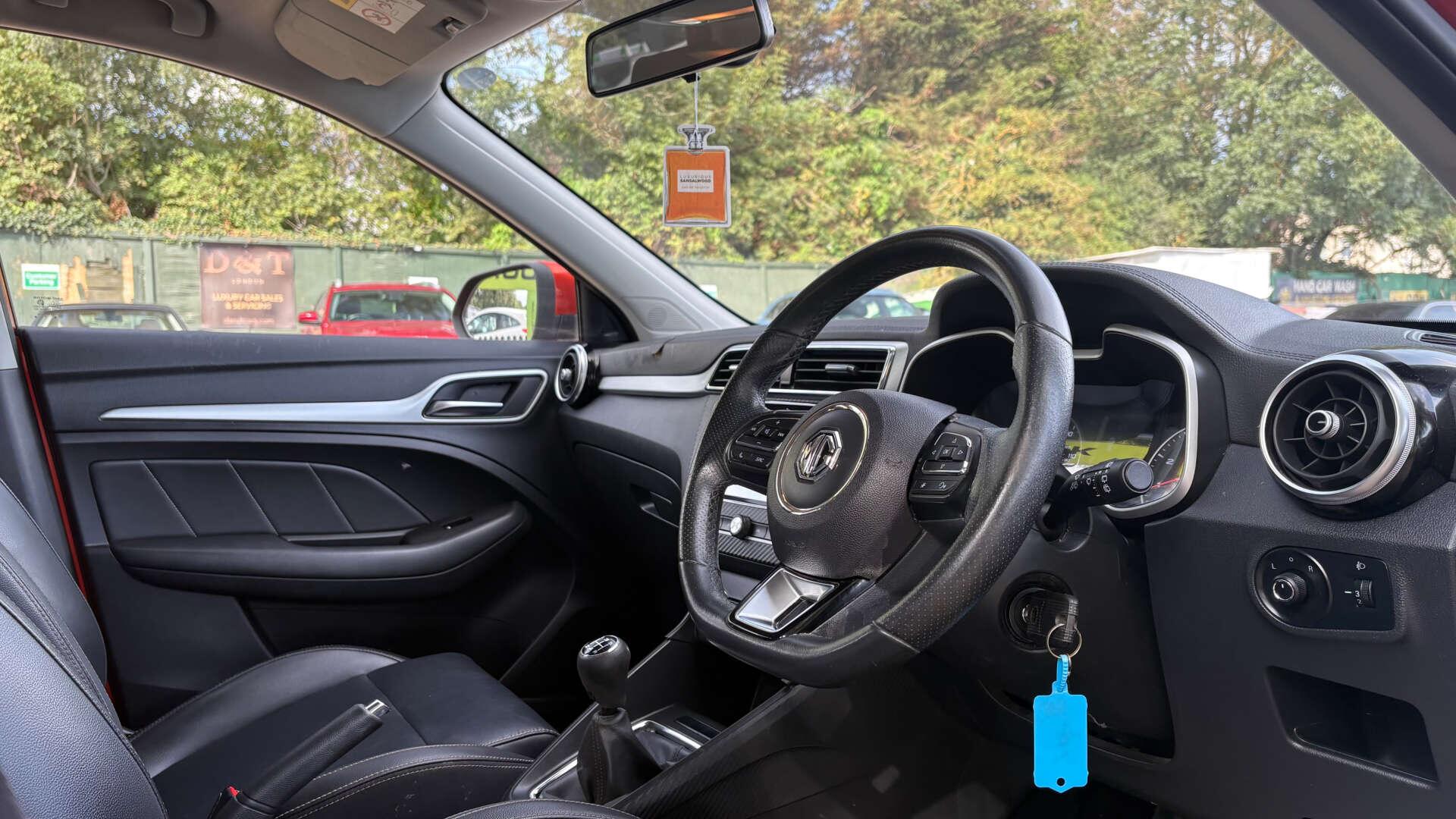 MG ZS view 7