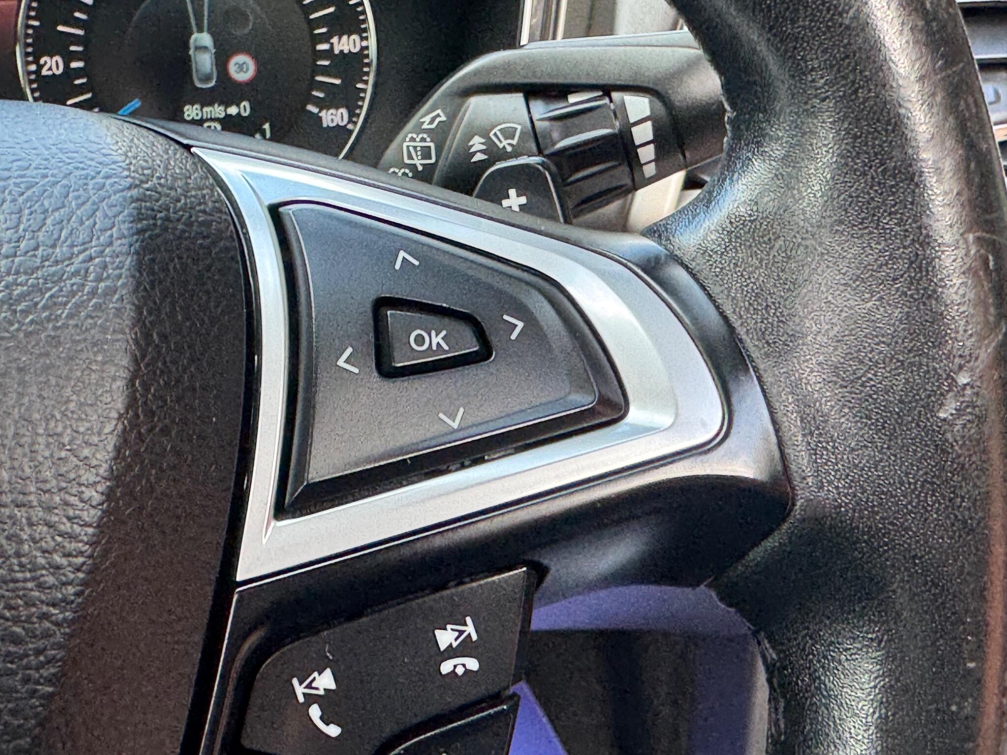 Ford Mondeo view 22