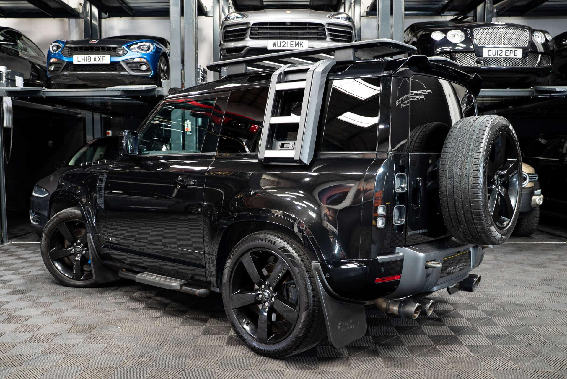Land Rover Defender 90 view 2