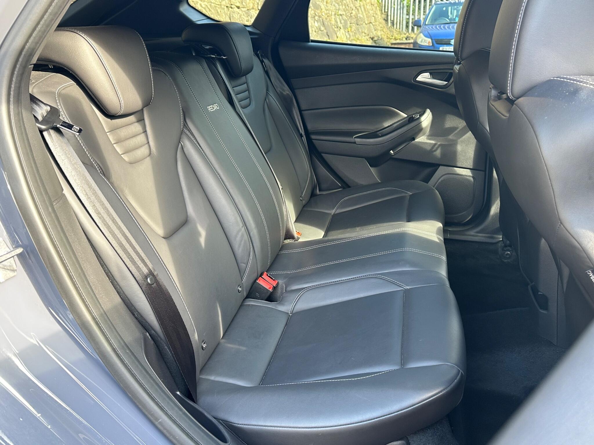 Ford Focus view 12