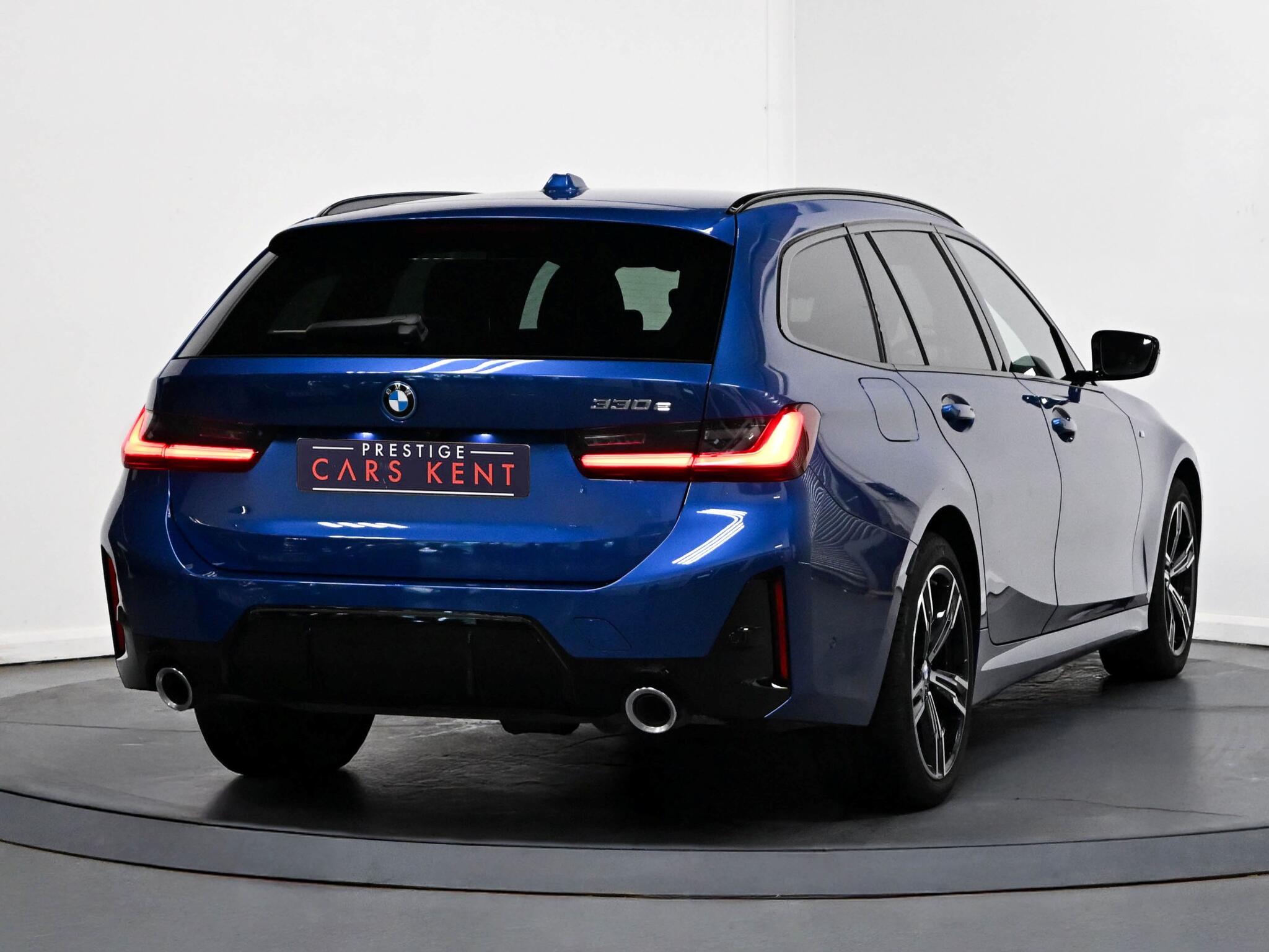 BMW 3 Series view 19