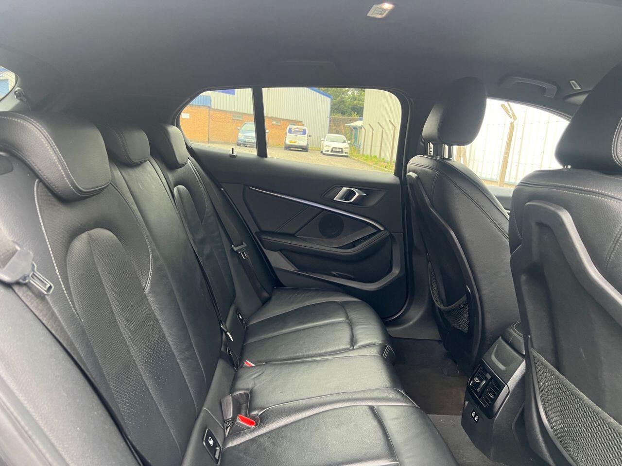 BMW 1 Series view 17