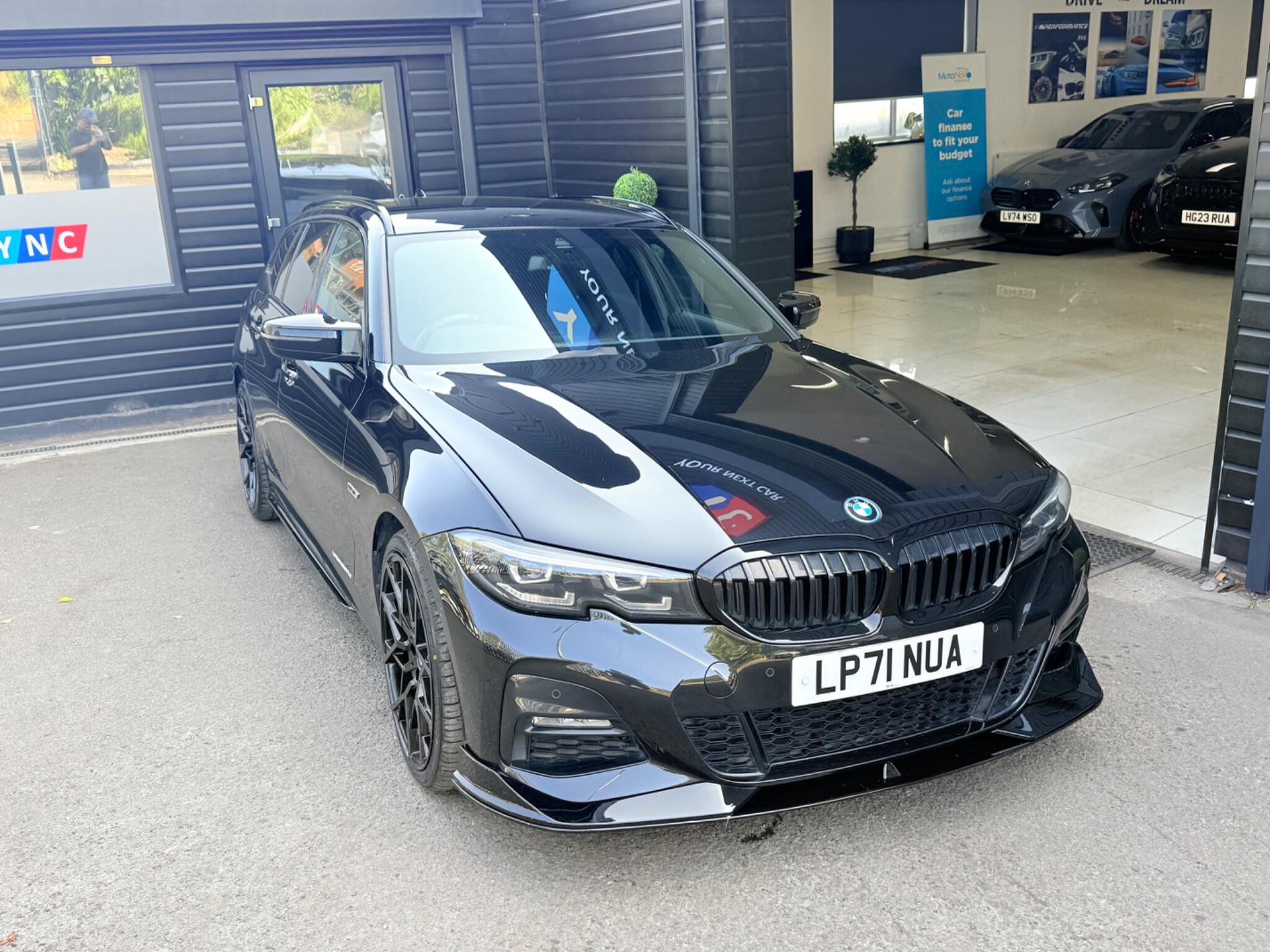 BMW 3 Series view 12