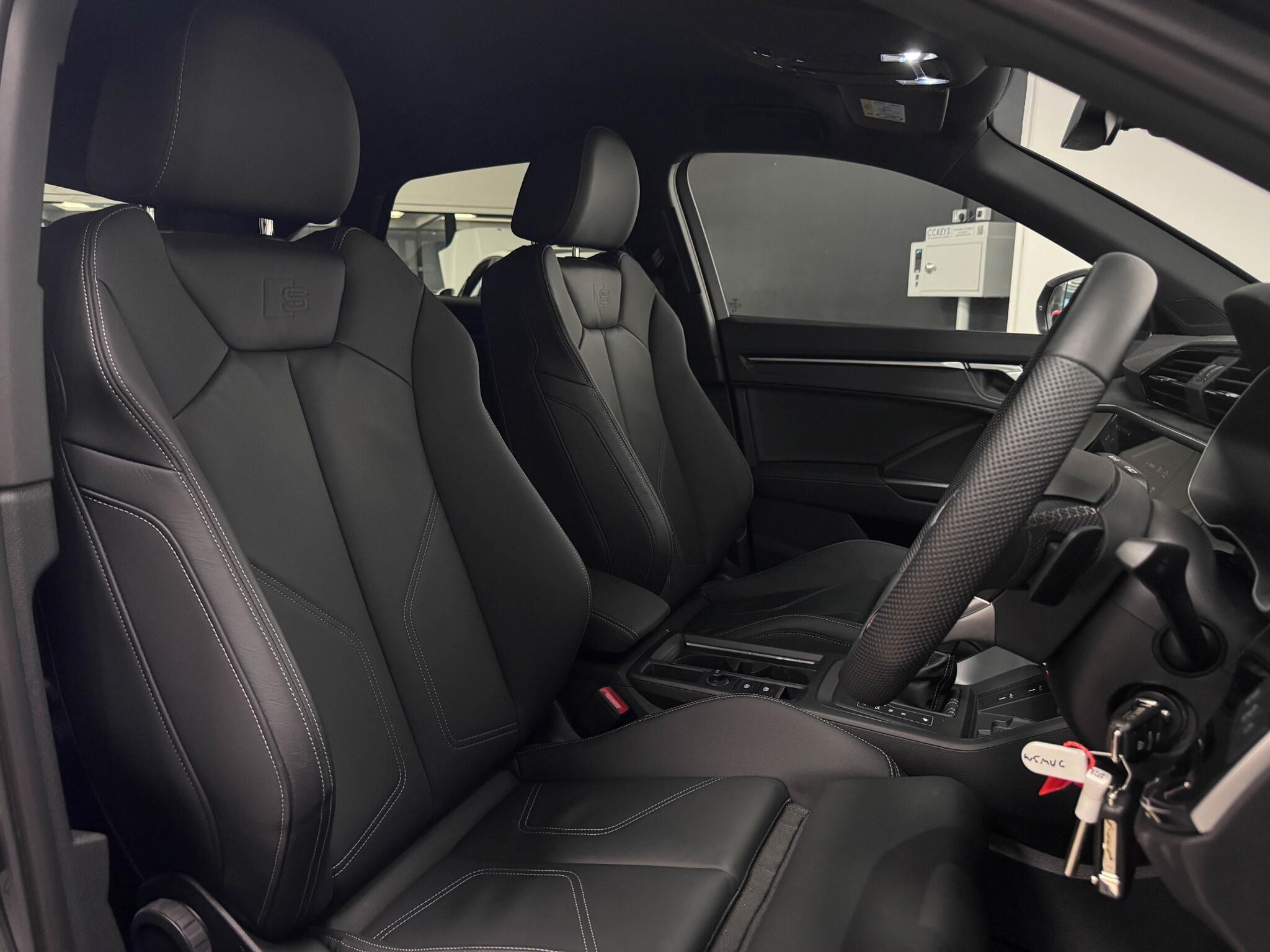 Audi Q3 view 26