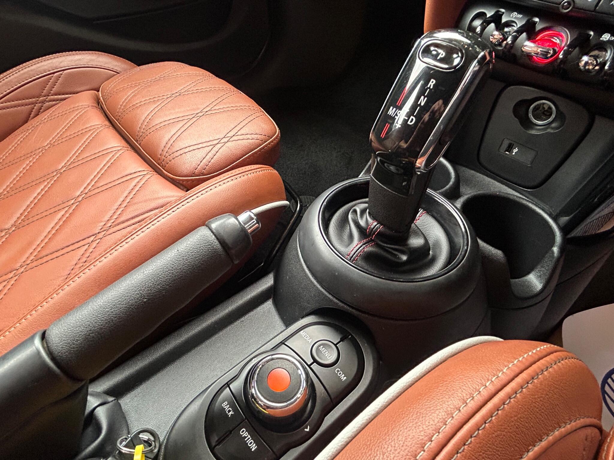 Mini Hatch view 24