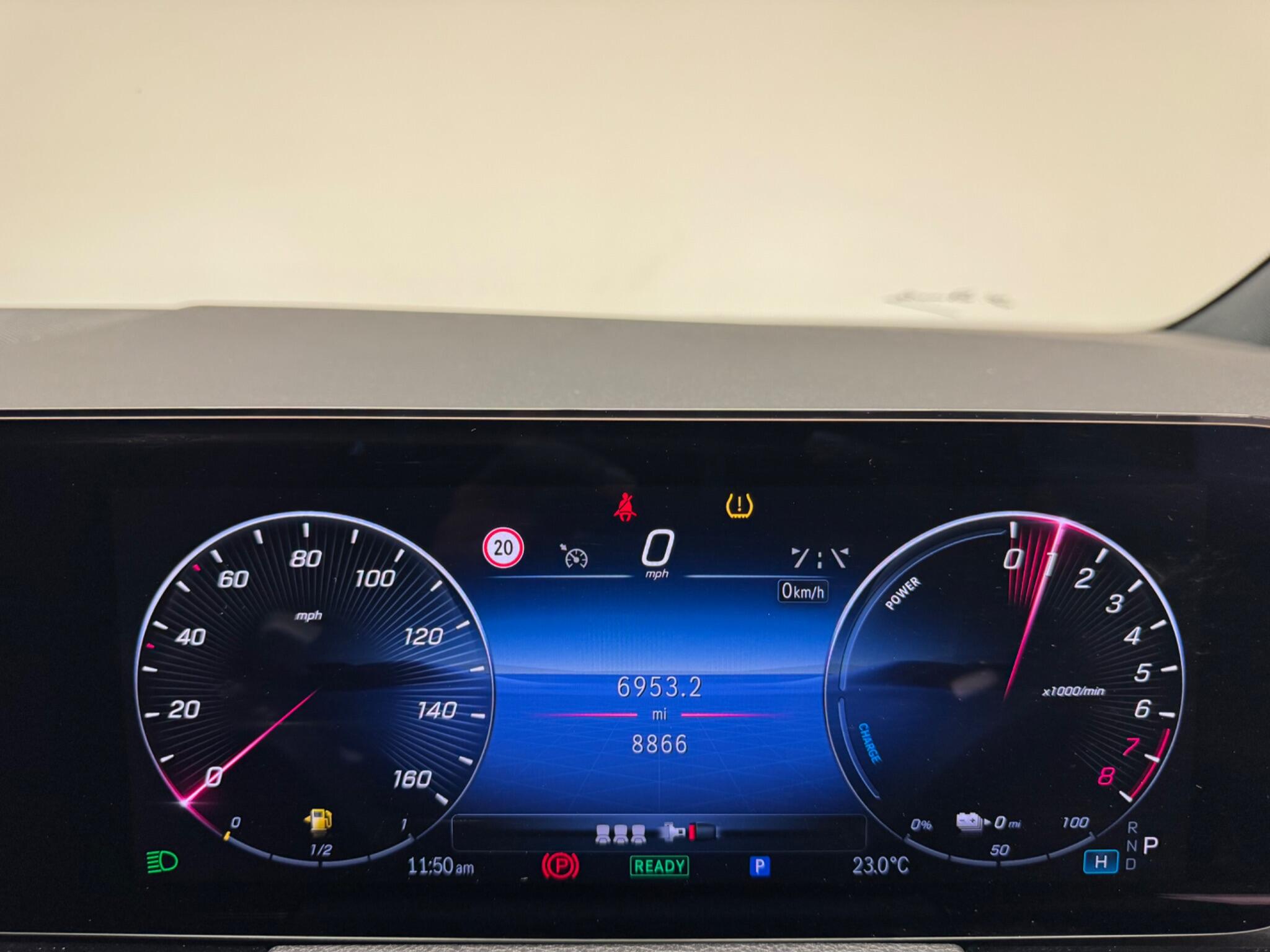 Mercedes-Benz Gla view 25