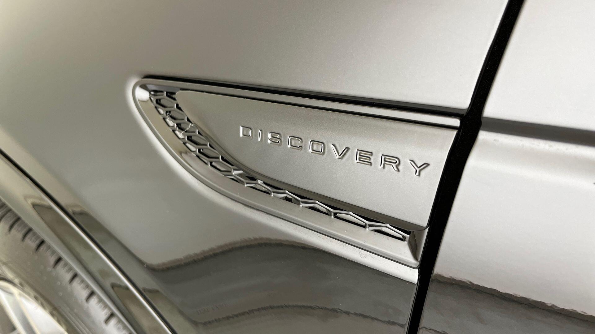 Land Rover Discovery Sport view 31