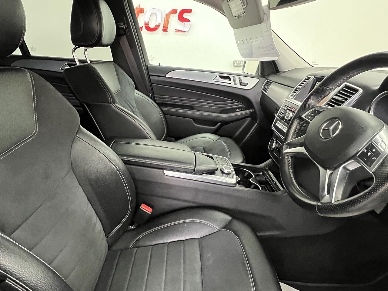 Mercedes-Benz M-Class view 8