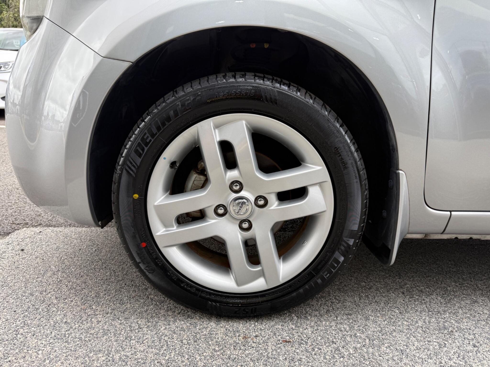 Nissan Cube view 30