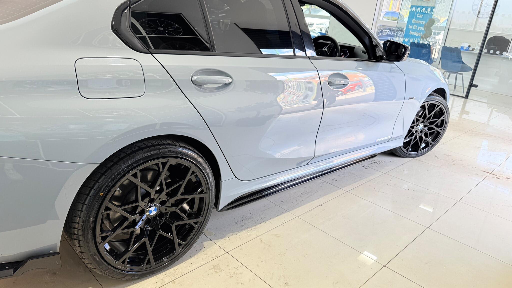 BMW 3 Series view 26
