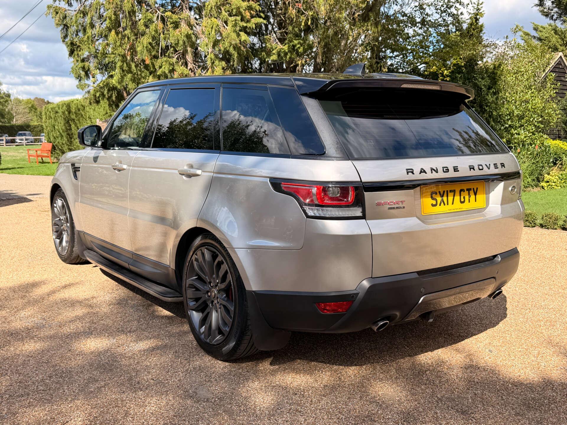 Land Rover Range Rover Sport view 3