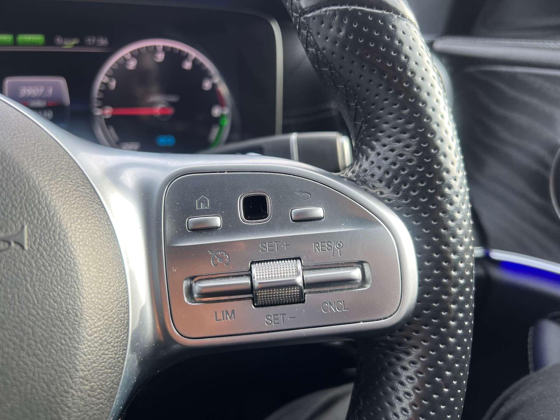 Mercedes-Benz E-Class view 27
