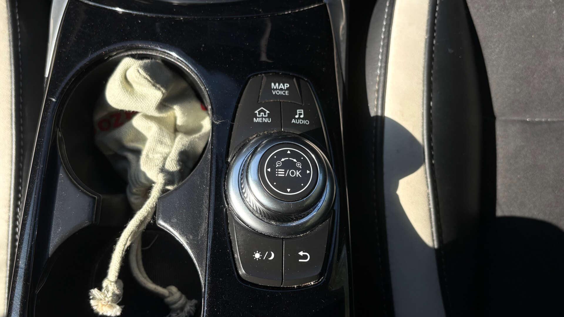 Infiniti Q30 view 29