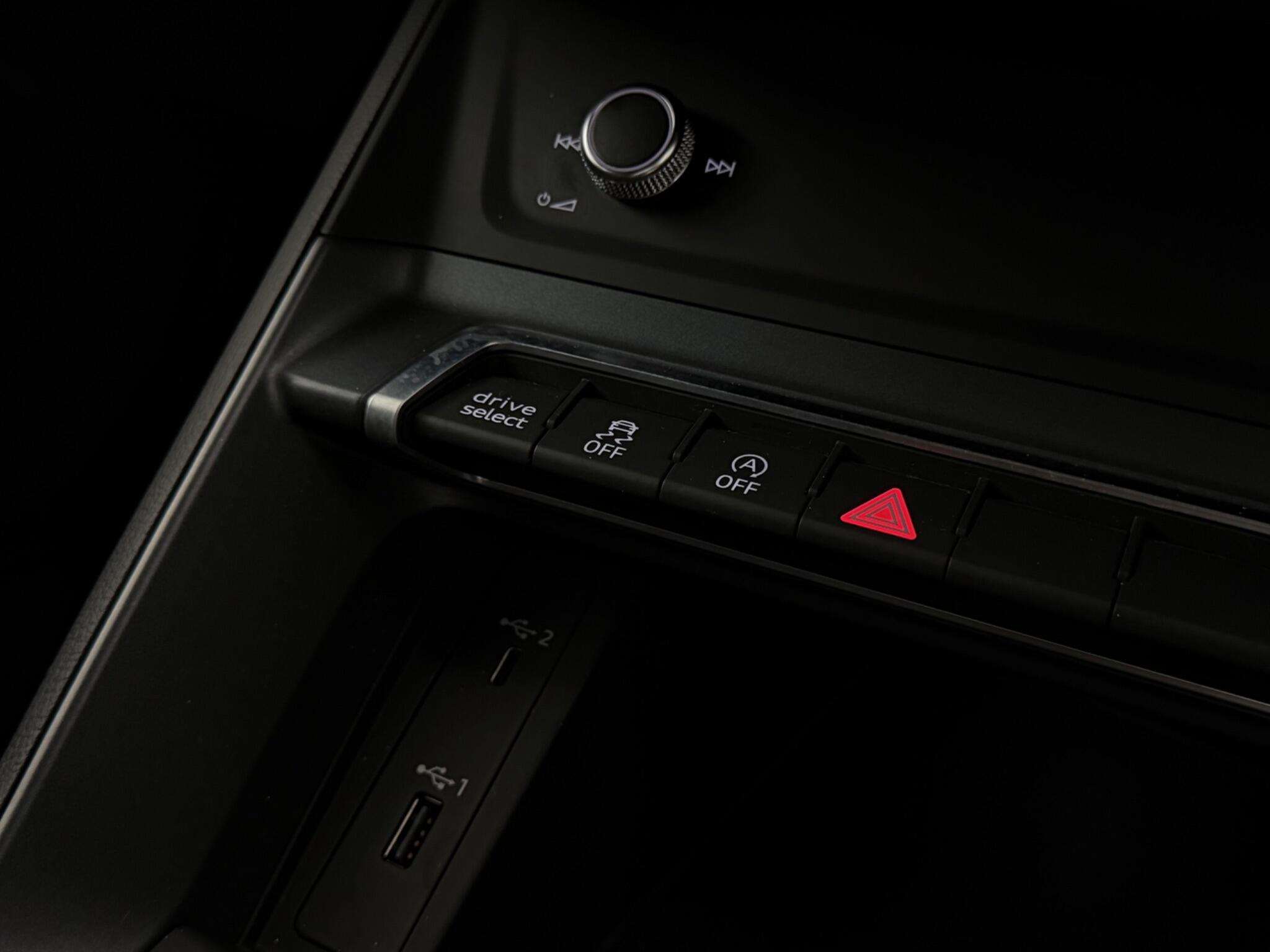 Audi Q3 view 24