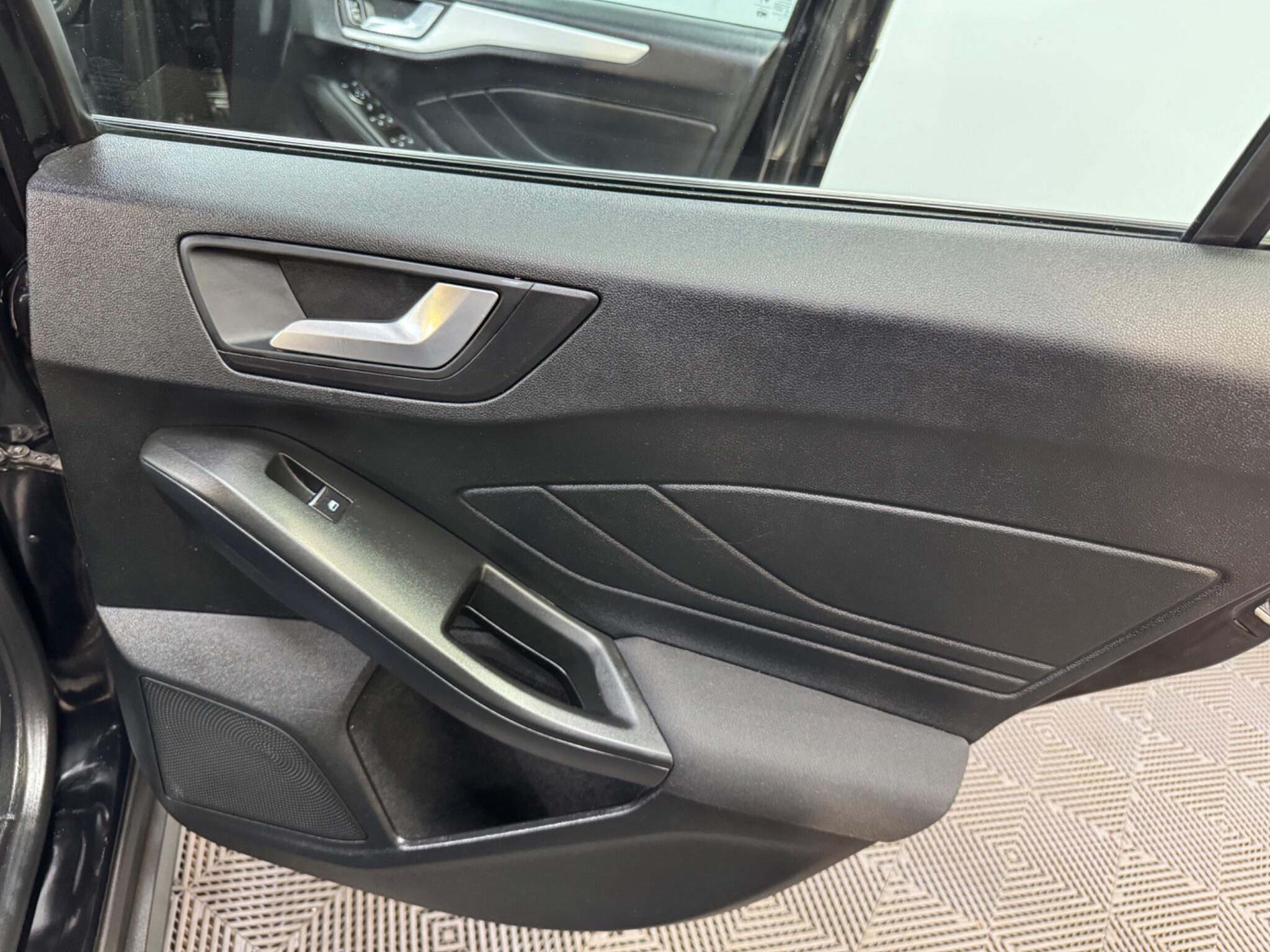Ford Focus view 33
