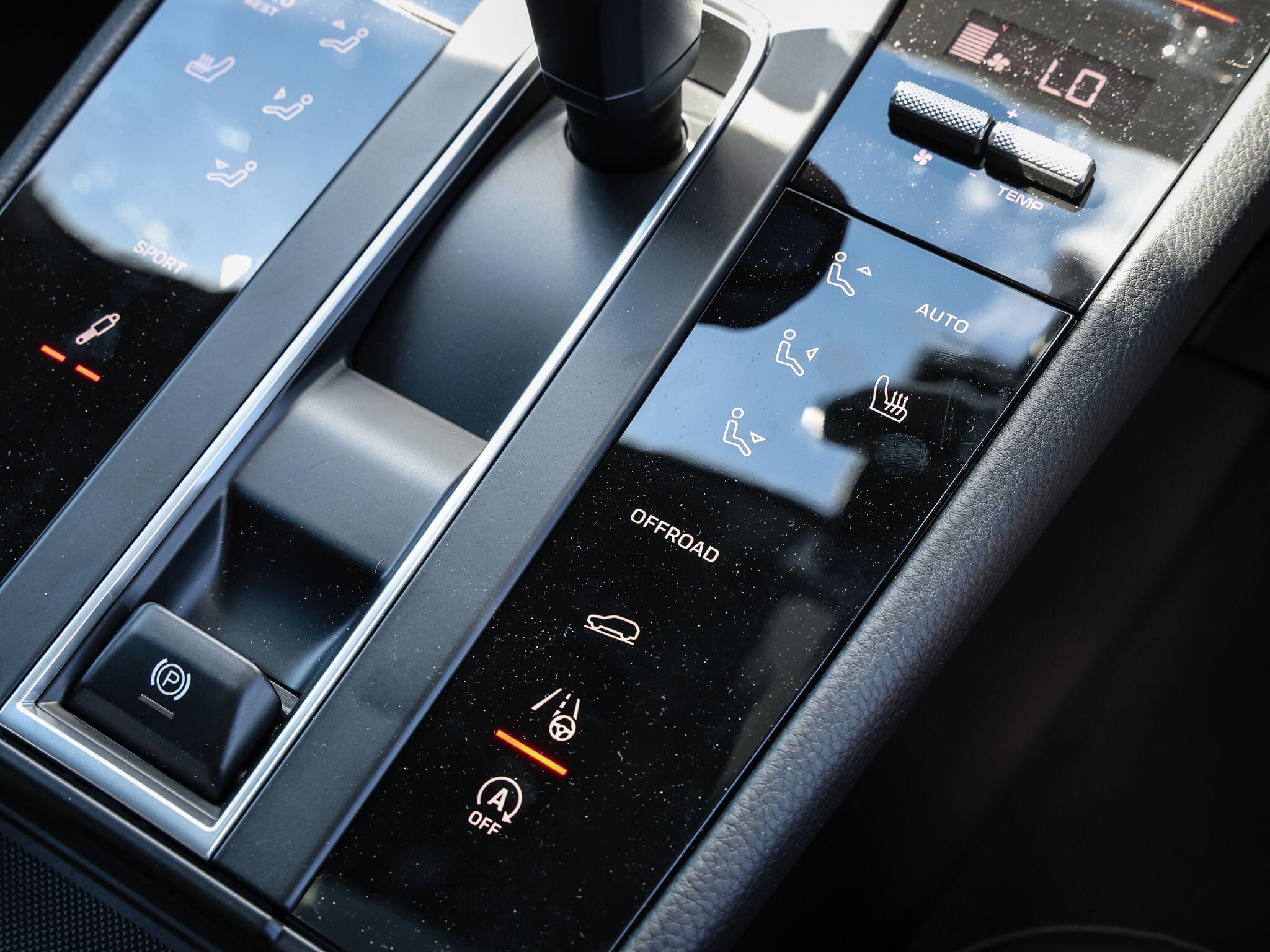 Porsche Macan view 15