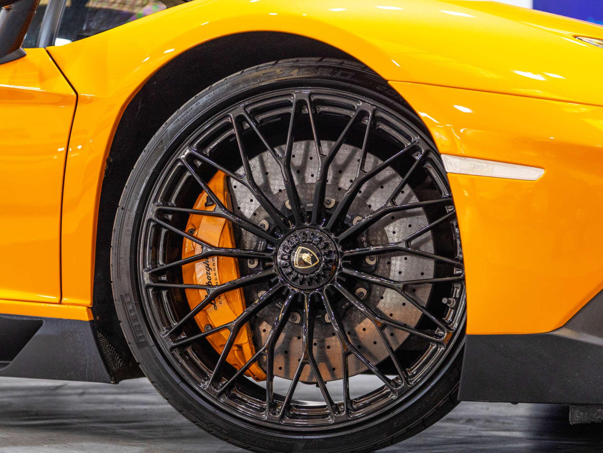 Lamborghini Aventador view 66