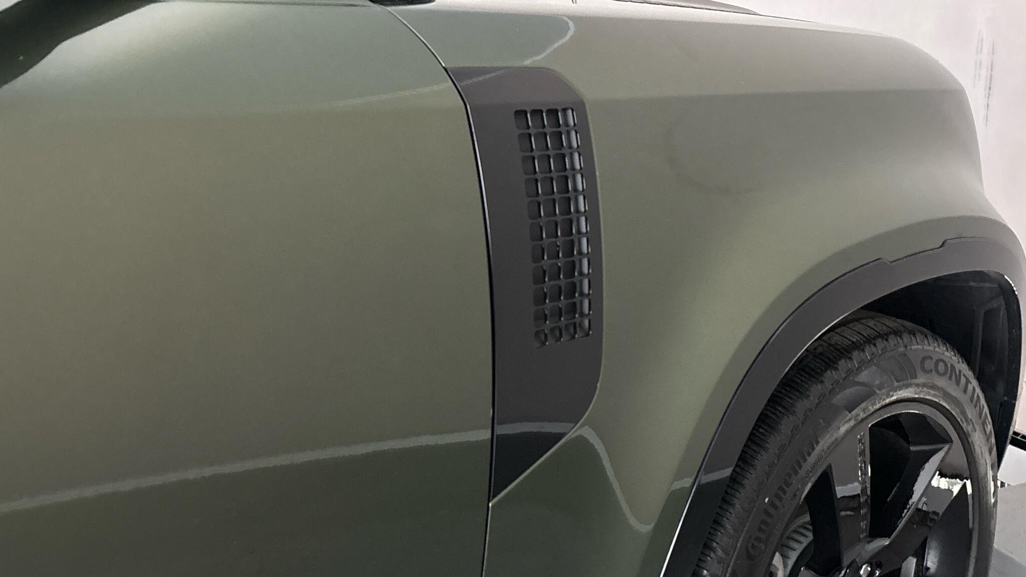 Land Rover Defender view 20