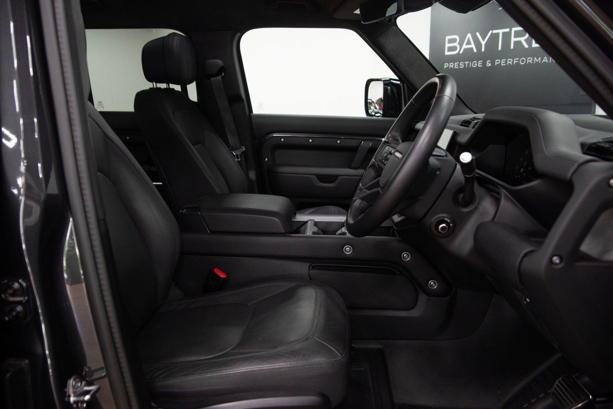 Land Rover Defender 110 view 24