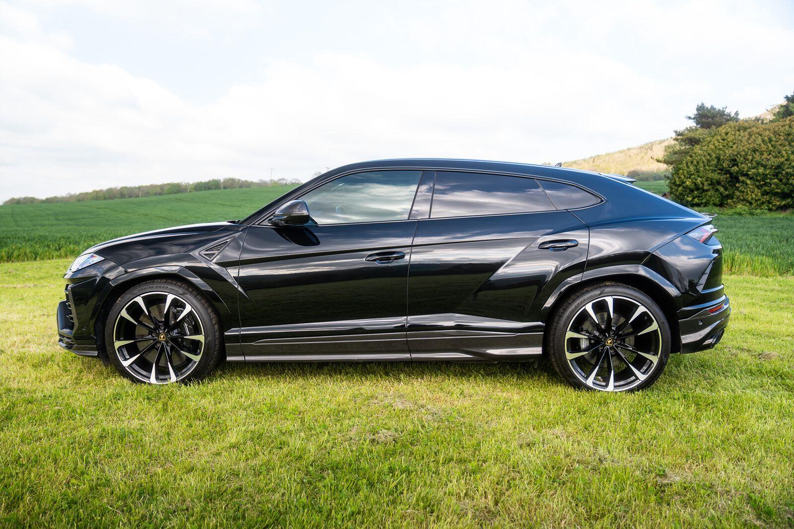 Lamborghini Urus view 8