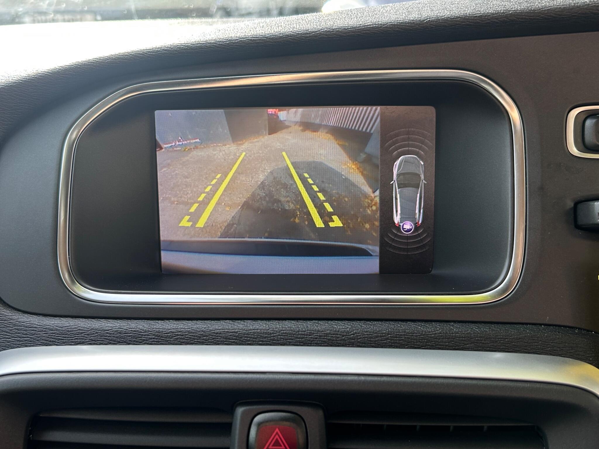 Volvo V40 Cross Country view 47
