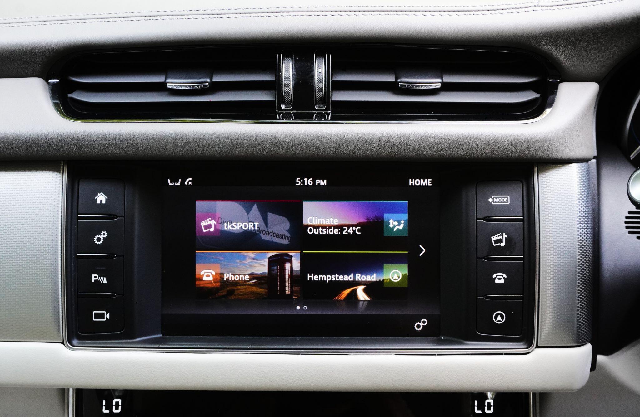 Jaguar XF view 26