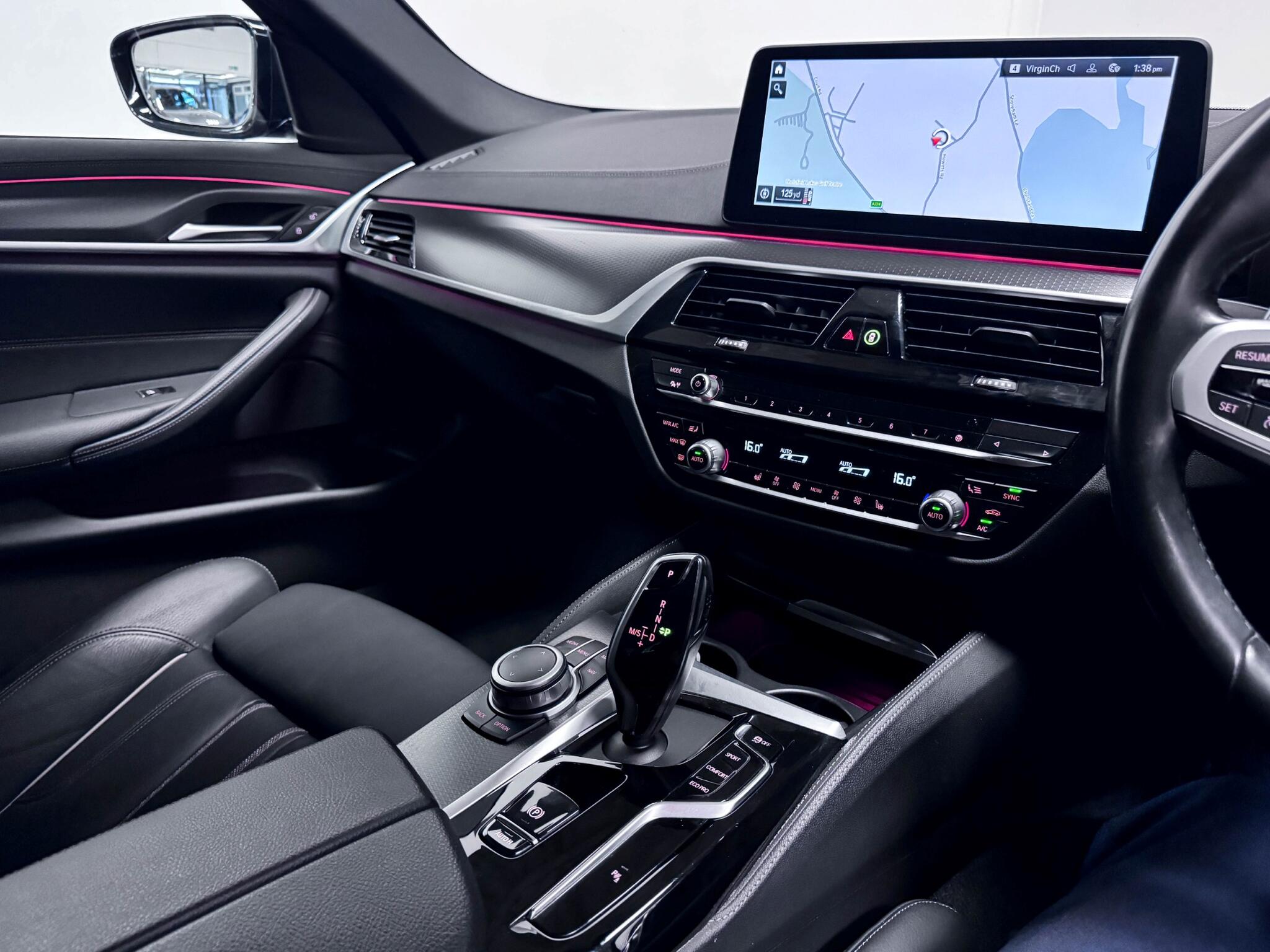 BMW 5 Series view 31