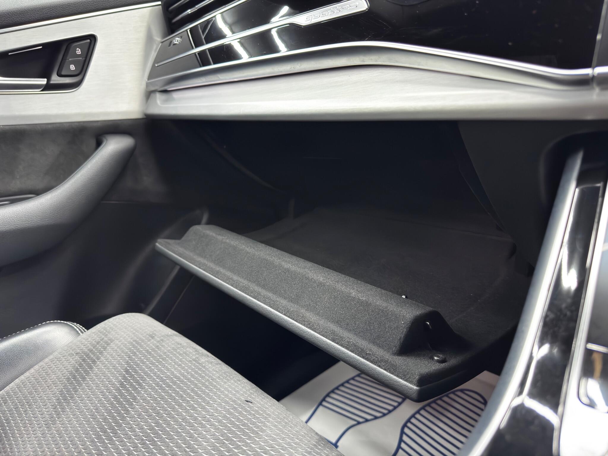 Audi Q8 view 39