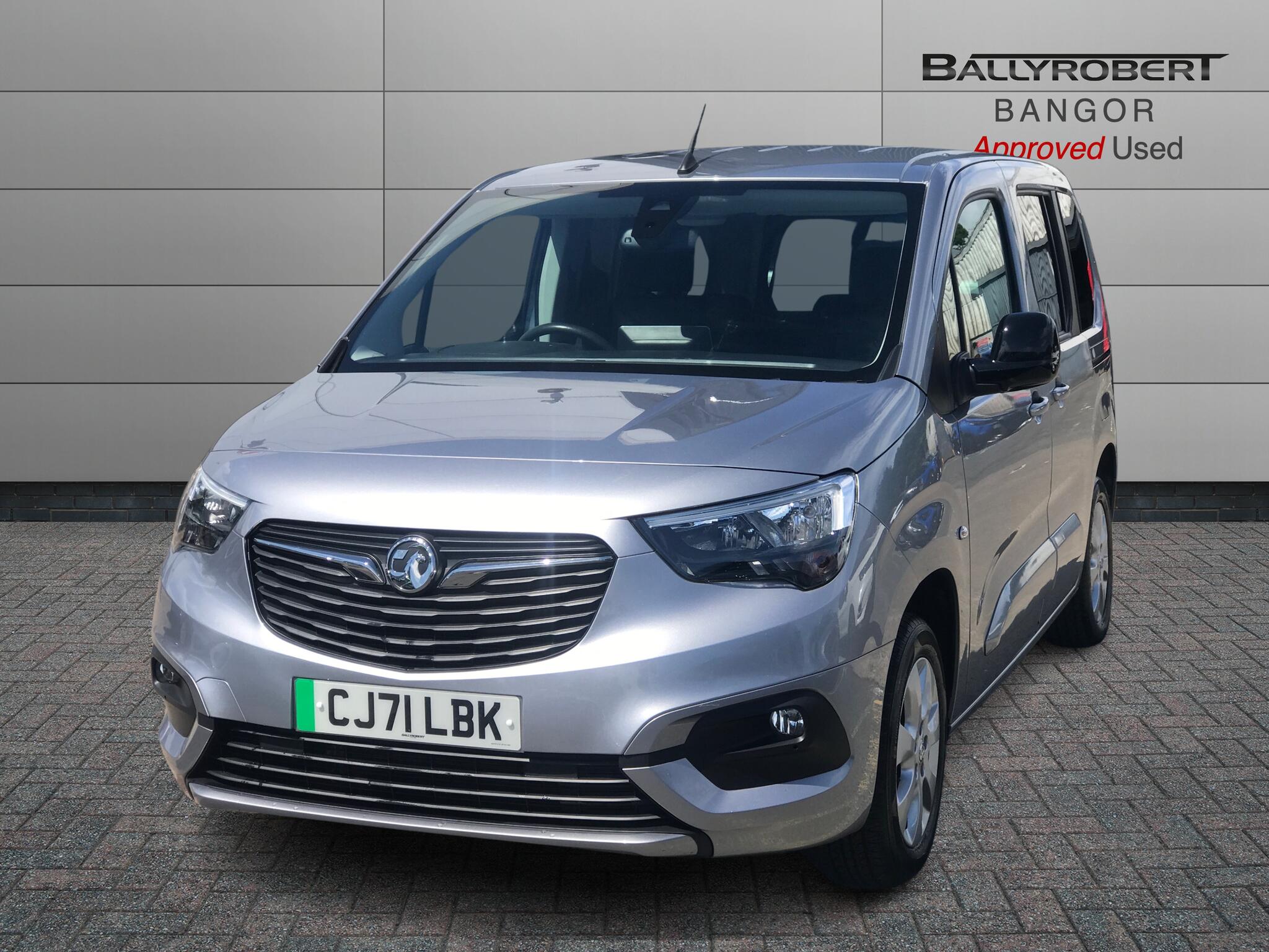 Vauxhall Combo Life Electric view 7
