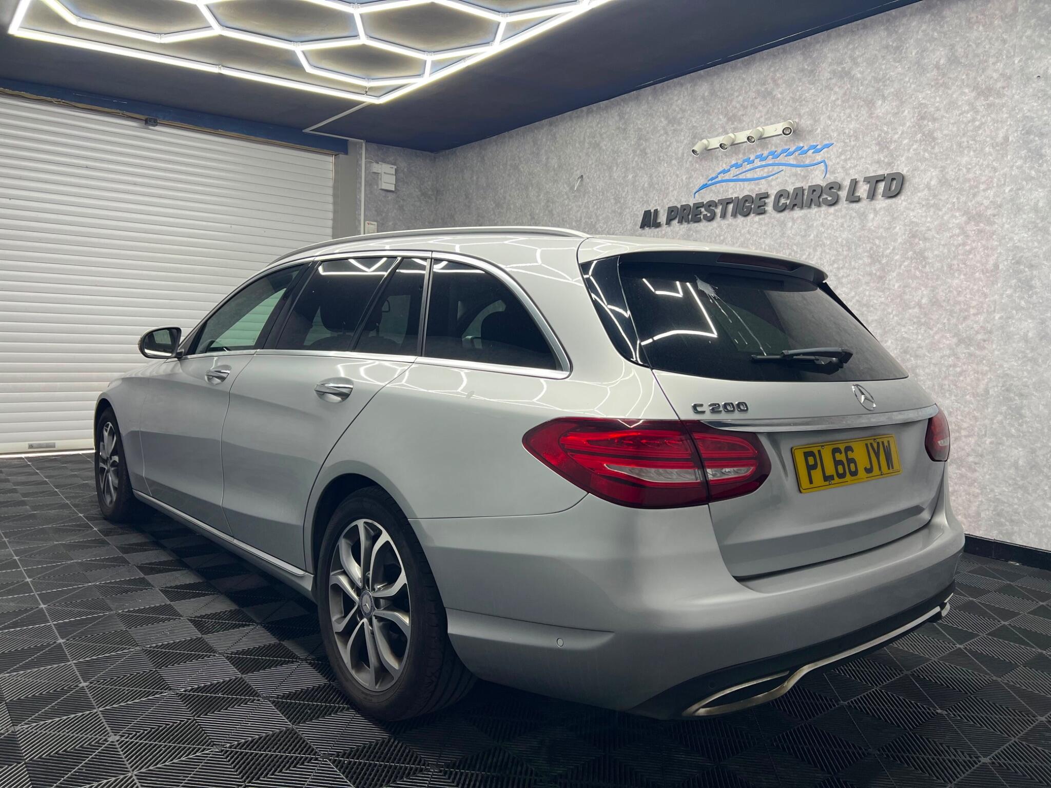 Mercedes-Benz C Class view 4