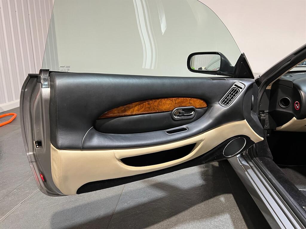 Aston Martin DB7 view 22