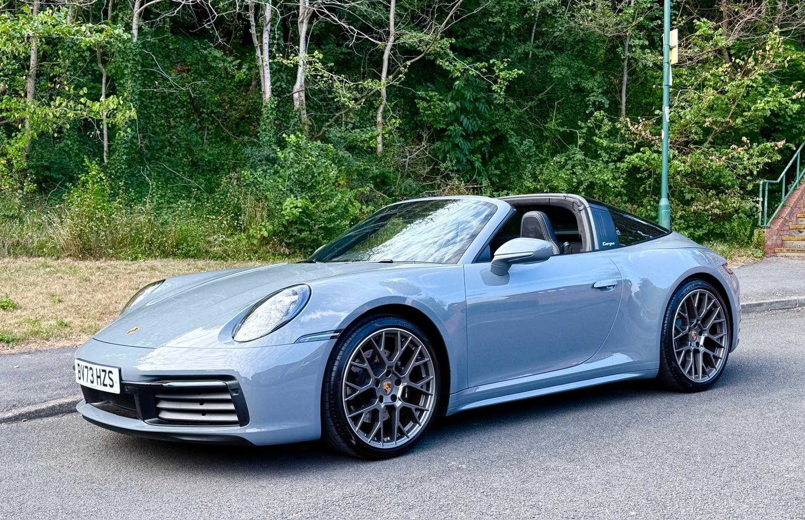 Porsche 911 view 7