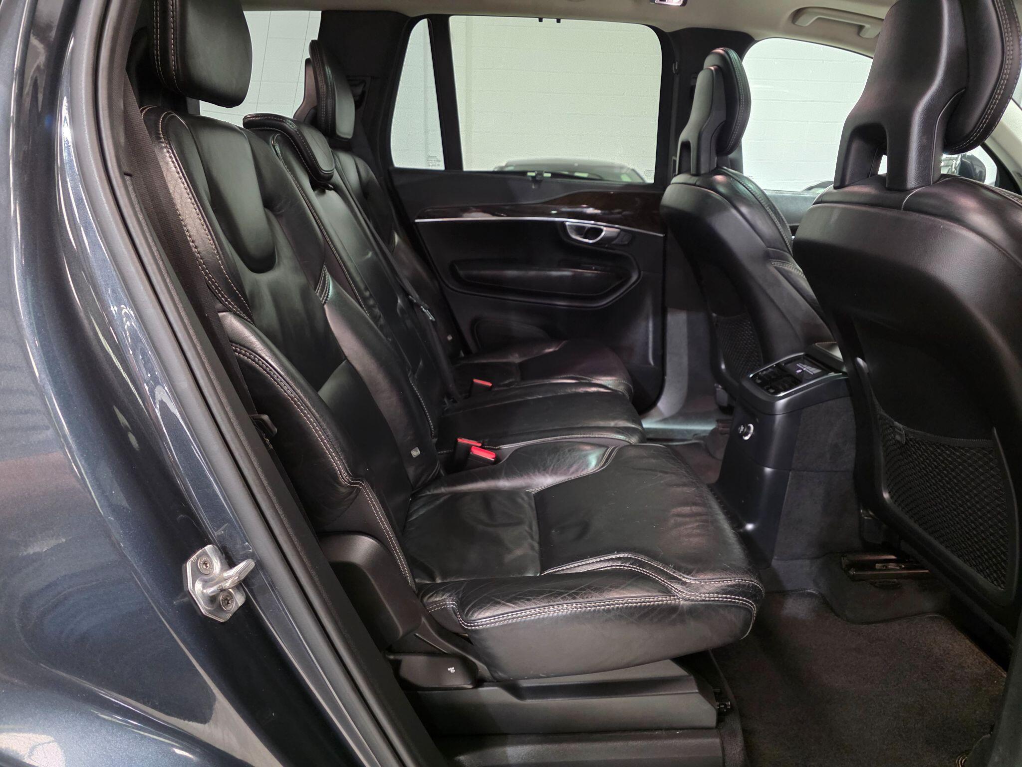 Volvo XC90 view 25