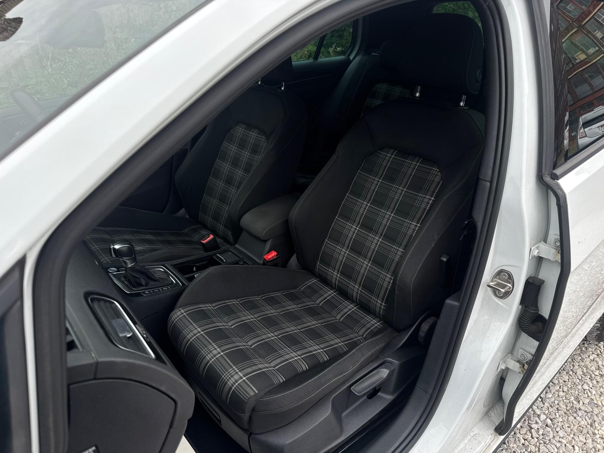 Volkswagen Golf view 21