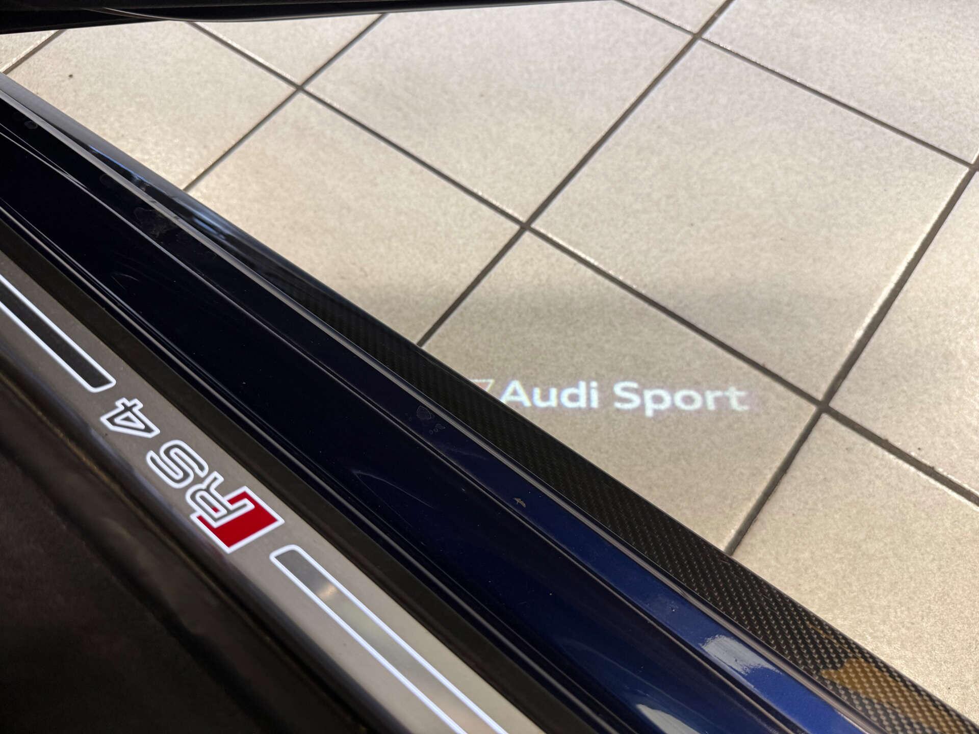 Audi RS4 view 40