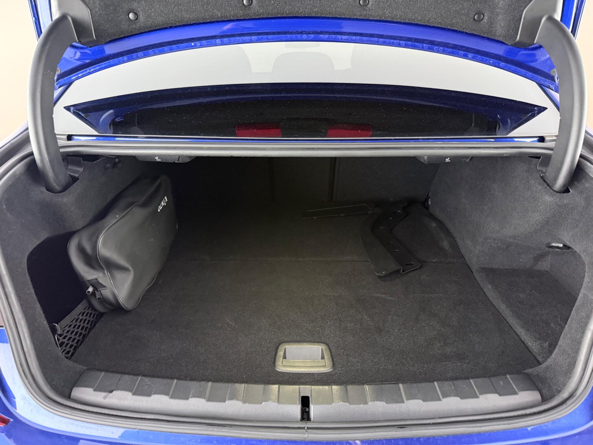 BMW 3 Series view 10