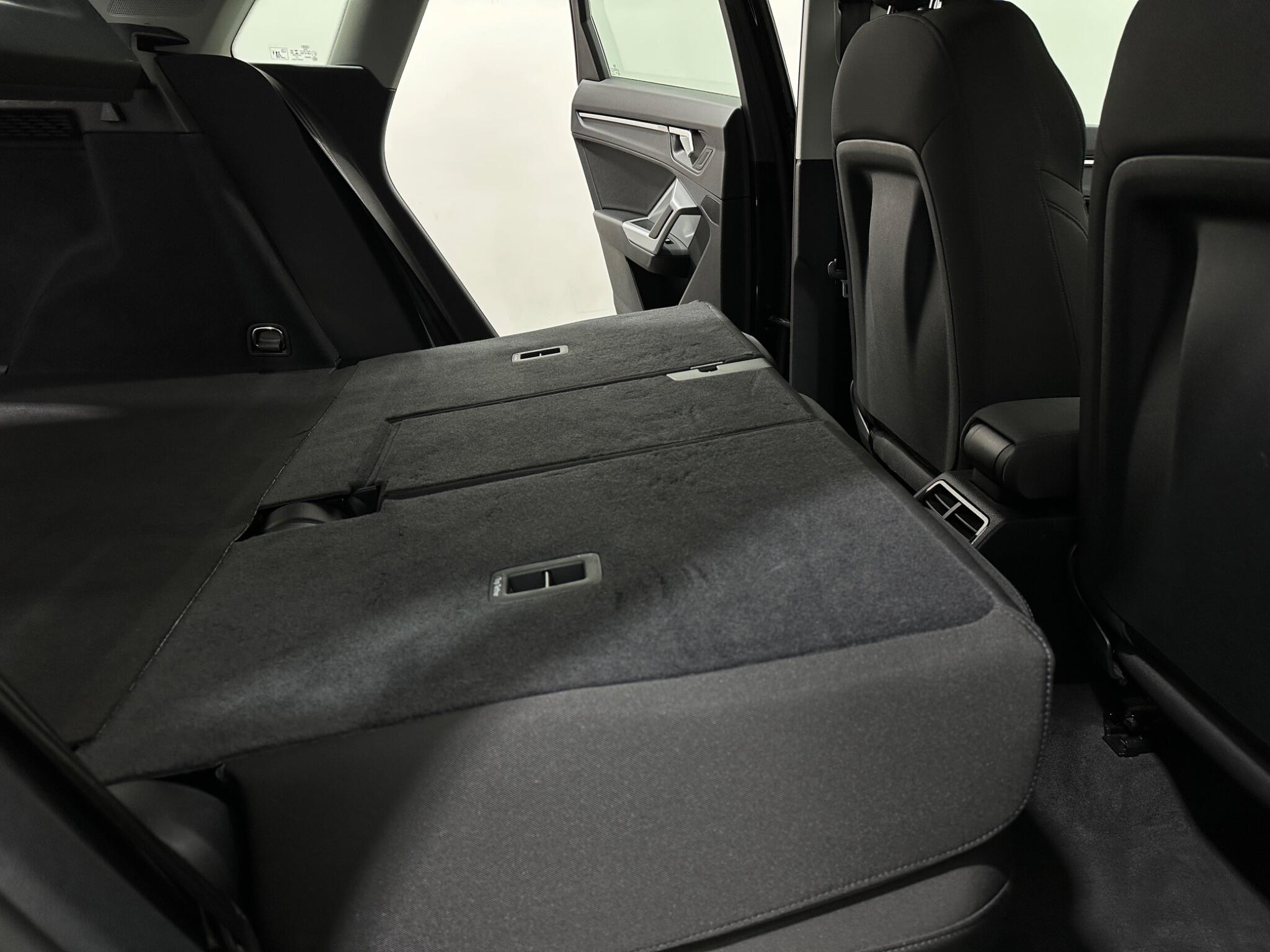 Audi Q3 view 46